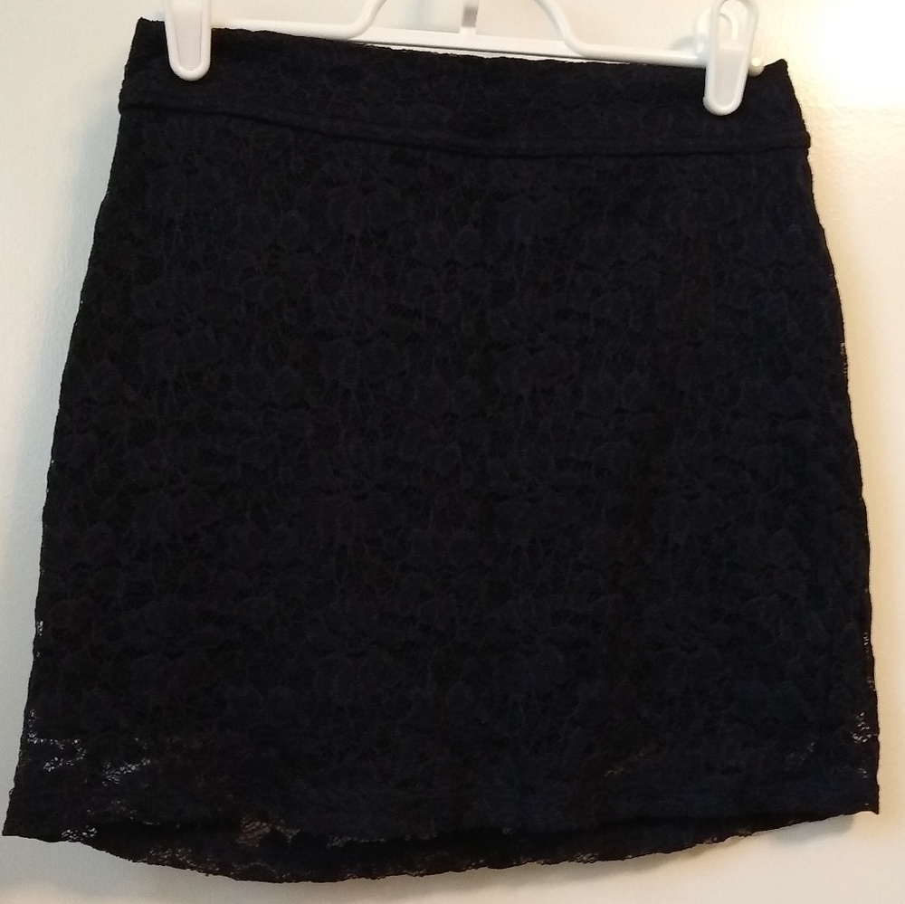 Lace mini skirt NWOT